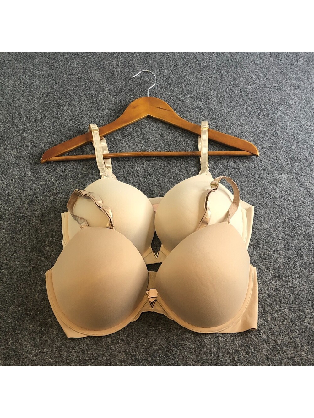 2 Victorias Secret Love Cloud Padded Wireless Push Up Bra Size 36DD Beige Nude